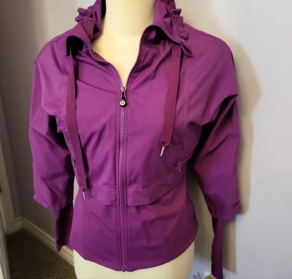 Lululemon jacket - Picture 1 of 3